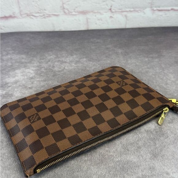 Louis Vuitton Damier Ebene Neverfull Pochette Wristlet Bag - Picture 5 of 14